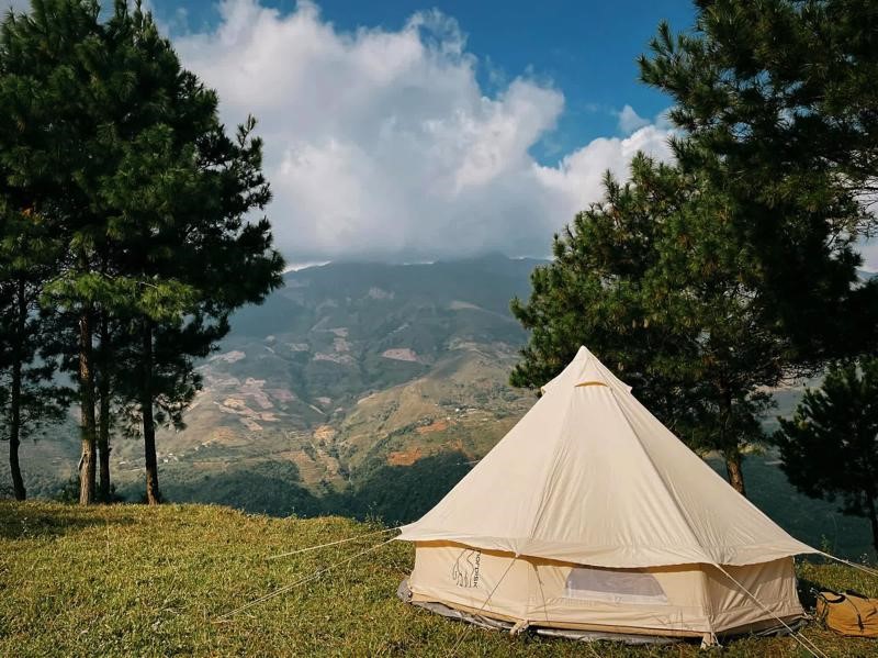 Cắm trại là một trong những kinh nghiệm đi du lịch Tết giúp tiết kiệm chi phí