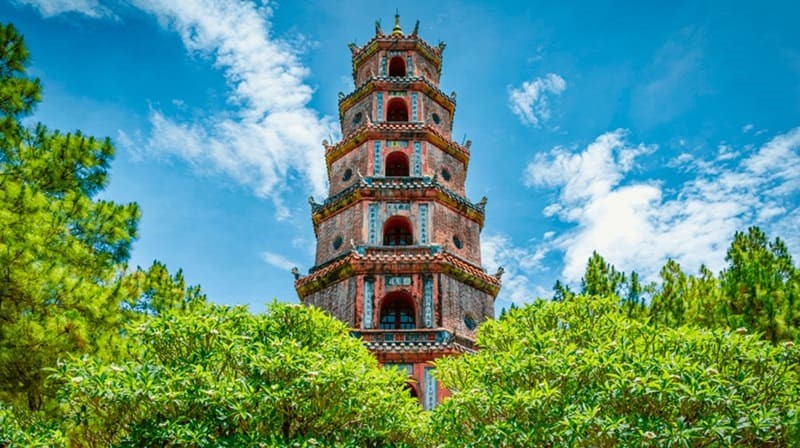 Chùa Thiên Mụ - Huế là địa điểm du lịch không thể bỏ qua