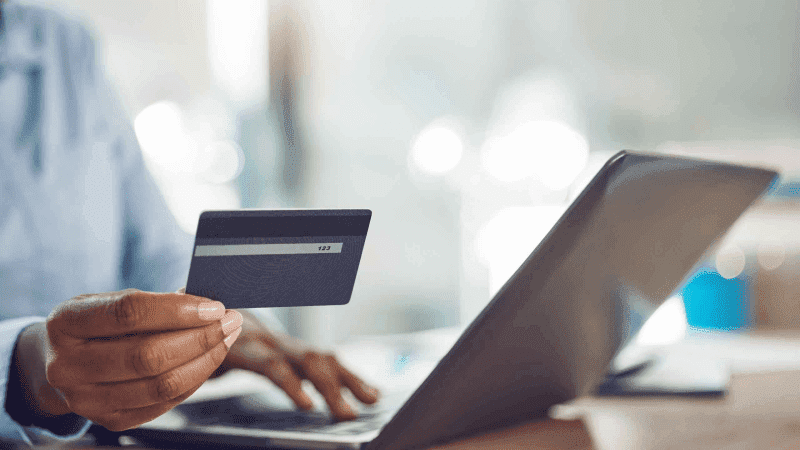 Có nên làm thẻ tín dụng online không?