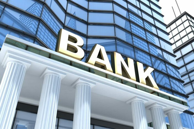 Đa số các ngân hàng thương mại lớn tại Việt Nam cung cấp dịch vụ đổi tiền ngoại tệ