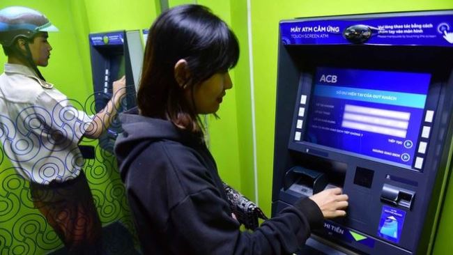 Giao dịch qua thẻ ATM nhanh chóng, an toàn