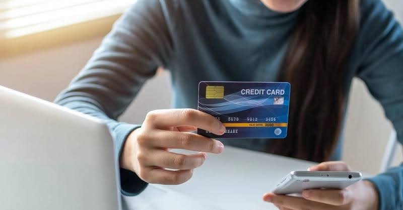 Mua vàng bằng thẻ tín dụng mang lại nhiều lợi ích không chỉ về tiện ích