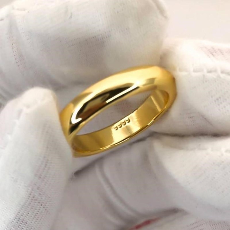 Nhẫn vàng có thể làm trang sức bên cạnh chức năng chính là một nguồn dự trữ tài chính cho cá nhân