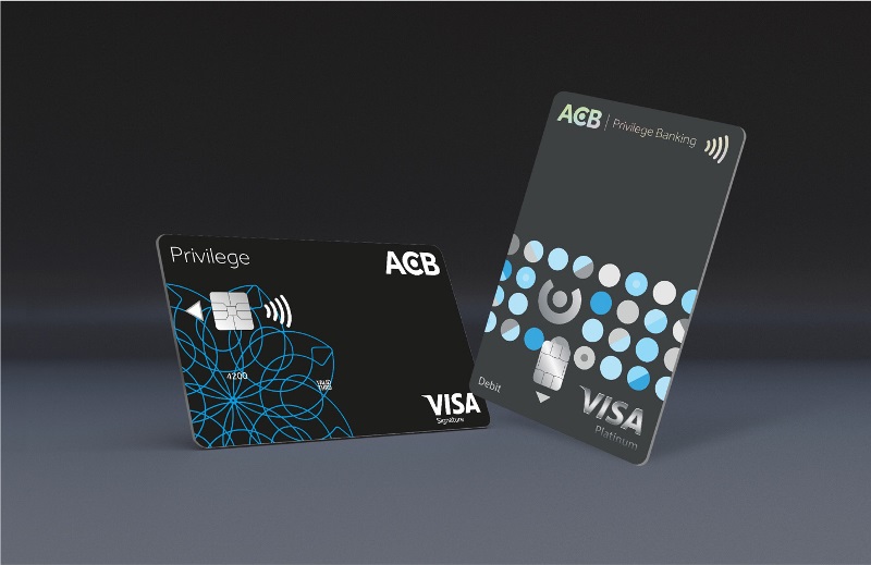 Đáp ứng điều kiện trở thành hội viên ACB Privilege Banking, khách hàng sẽ nhận được Thẻ ghi nợ quốc tế ACB Privilege Visa Platinum