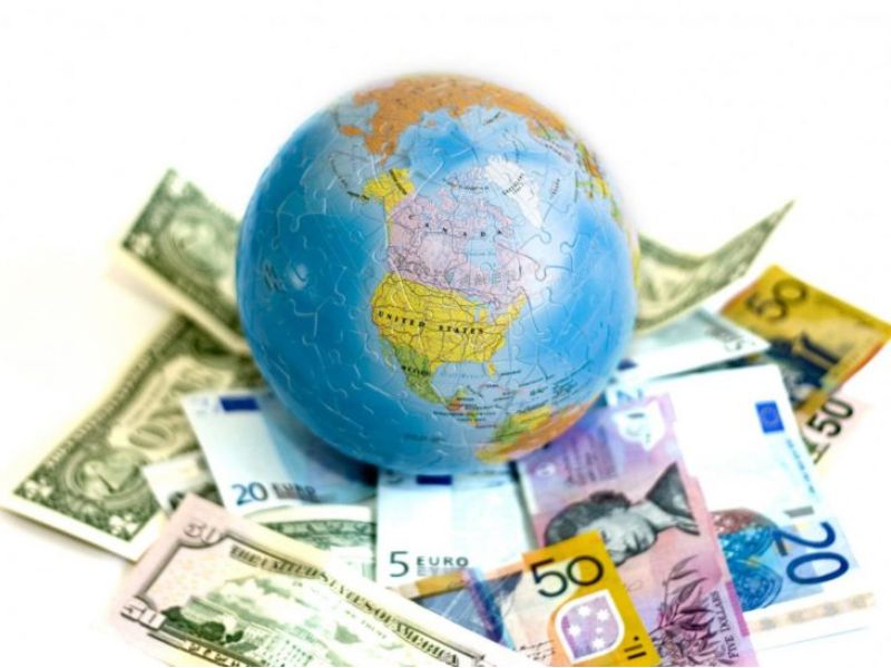 Phí chuyển tiền quốc tế thường được tính dựa trên số tiền chuyển đi