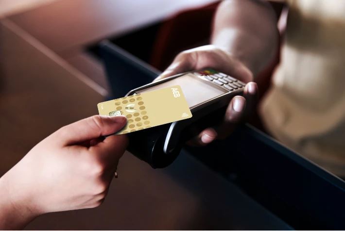 Thẻ tín dụng giúp bạn chi tiêu thuận tiện ngay cả khi số dư tài khoản không còn nhiều