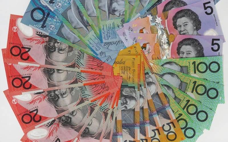 Tiền giấy của Úc với mệnh giá từ 5 đến 100 đô la